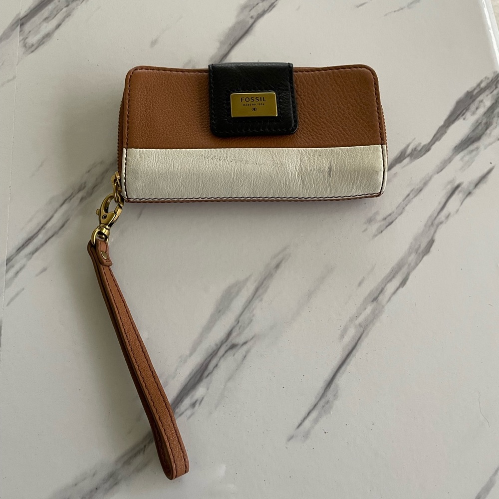 Fossil Wallet With Wristlet Issue No. 1954 - image 1